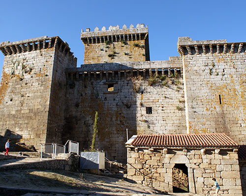 Capilla junto al castillo